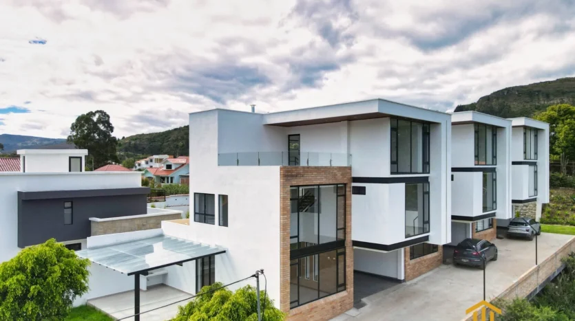 casa dentro de condominio : casas en Cuenca
